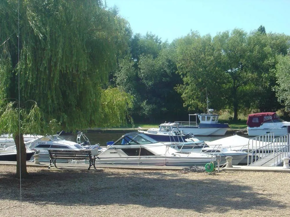 Riverside Park Christchurch  0*, Christchurch (Dorset) United Kingdom